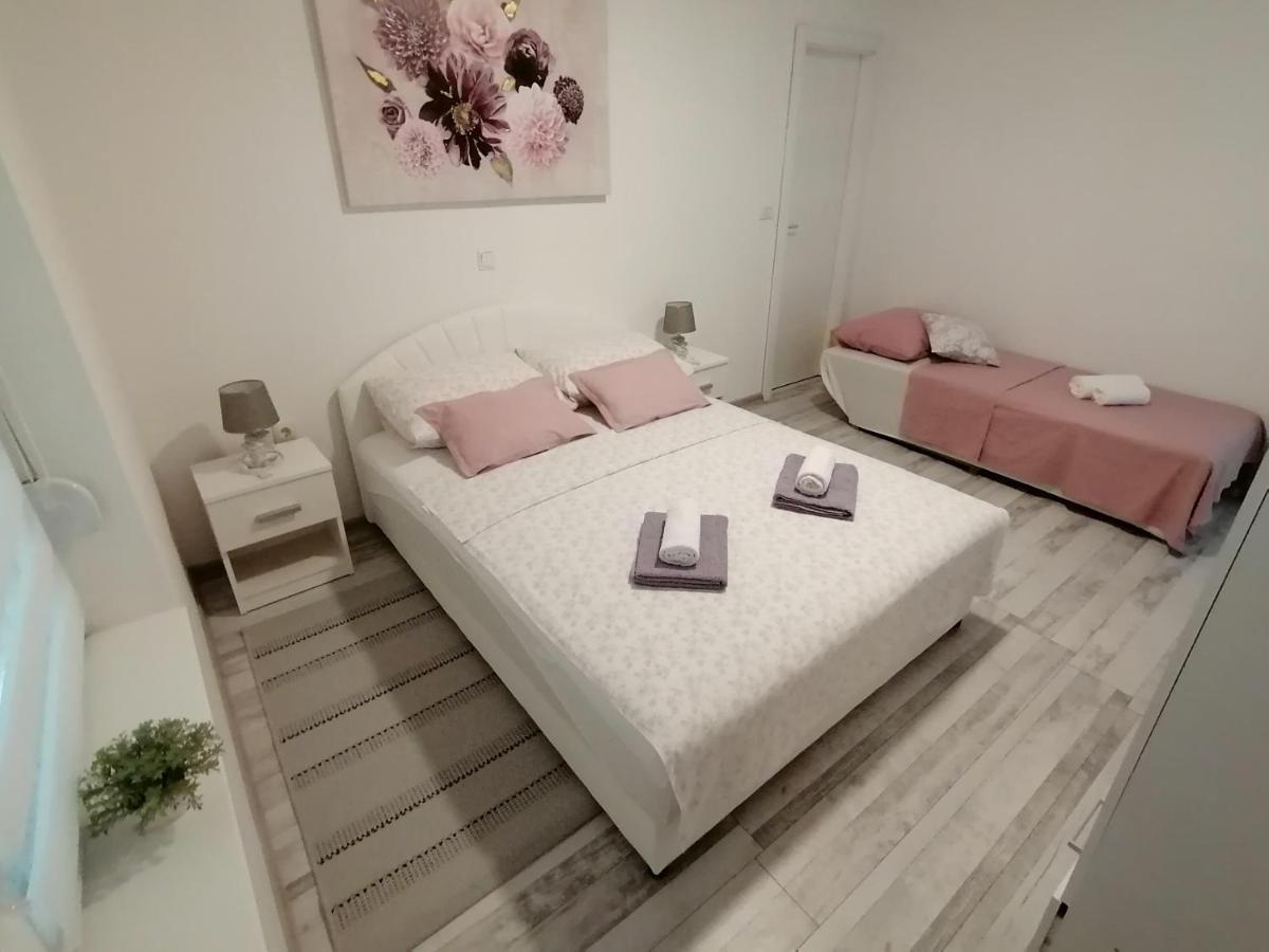 Apartman Lidija Dinjiska Exterior photo